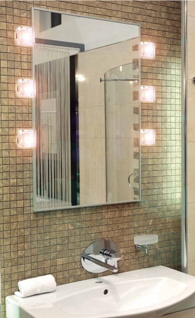 apliques LED para cuarto de baño diseño Krystal de Exo Lighting en cuarto de baño con azulejos