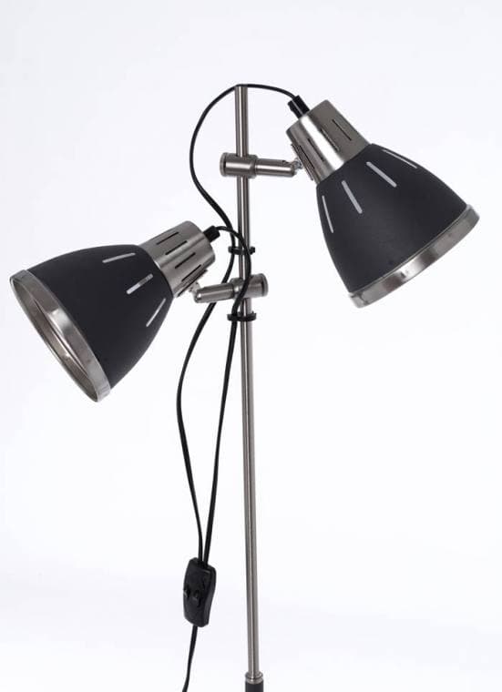 Lámpara de pie con flexos orientables y altura regulable en color negro detalle