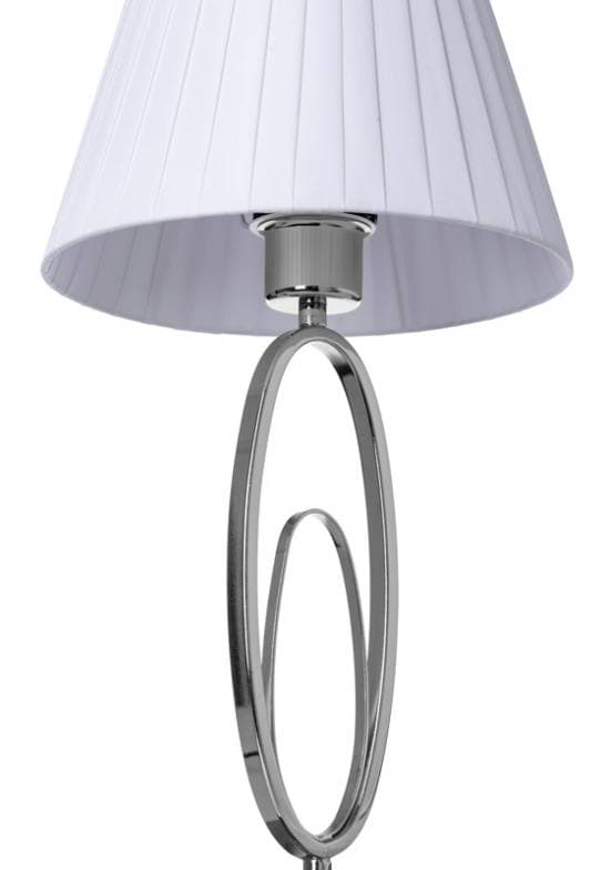 Lámpara de mesa con pantalla plisada en color blanco y base en color plata cromada detalle