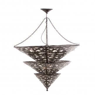 Lámpara de techo triangular, en color negra, de estilo oriental. Fabricado en latón, combinado con loneta y hierro.