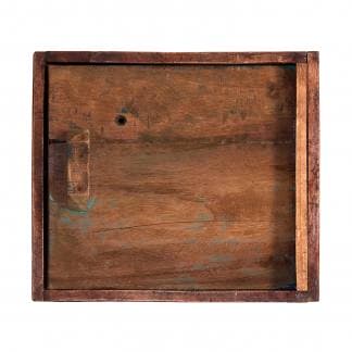 Caja rectangular dellach, en color natural envejecido, de estilo industrial. Fabricado en madera mahogani, combinado con madera de acacia y madera de pino reciclado. Maderas recicladas de mango.