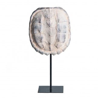 Escultura caparazón tortuga, en color natural envejecido, de estilo nórdico. Fabricado en resina, combinado con hierro. Producto desmontable.