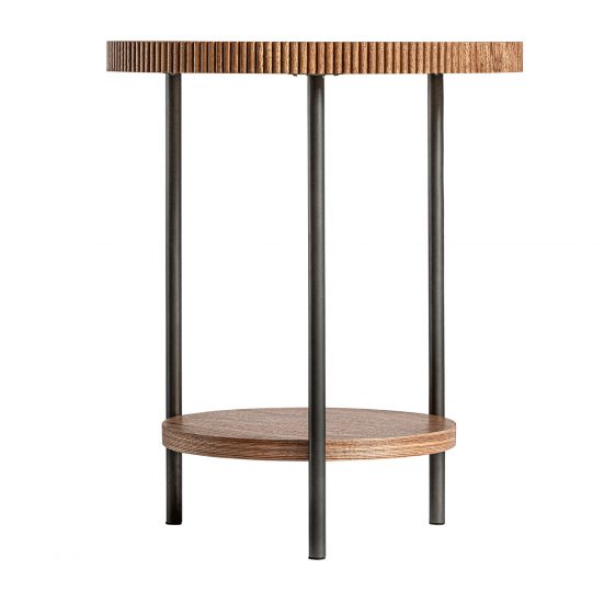 Mesa auxiliar asroa, en color natural, de estilo nórdico. Fabricado en madera de abeto, combinado con hierro. Producto desmontable.