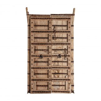 Puerta surt sacha, en color marrón, de estilo étnico. Fabricado en madera de teka. Producto desmontable.