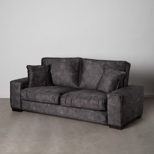 SOFÁ 3 PLAZAS GRIS OSCURO TEJIDO SALÓN 230 X 93 X 97 CM Modelo desenfundable con protección antimanchas. Tejido: 100% poliéster Estructura: madera de pino y aglomerado. Altura del asiento: 48cm. Altura respaldo: 56cm. Altura pata: 6cm. Altura del reposabrazos desde el suelo: 58cm. Altura del resposabrazos desde el asiento: 12.5cm. Almohadones del asiento: foam