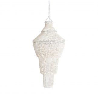 Lámpara de techo, en color blanco roto, de estilo contemporáneo. Fabricado en concha.