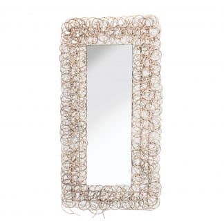 Espejo rectangular, en color natural, de estilo contemporáneo. Fabricado en ratán, combinado con espejo.