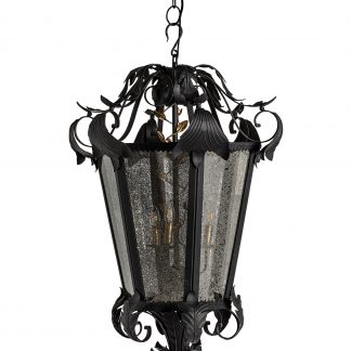 Lámpara de techo, en color negra, de estilo clásico. Fabricado en hierro, combinado con cristal.