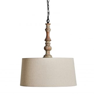 Lámpara de techo, en color natural, de estilo provenzal. Fabricado en hierro, combinado con madera antigua y poliéster.