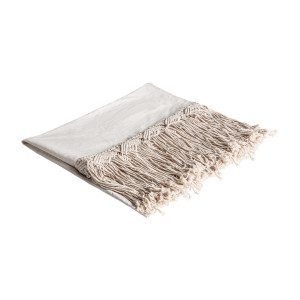 Manta clancy de estilo provenzal fabricado en algodón en color blanco combinado con poliéster.