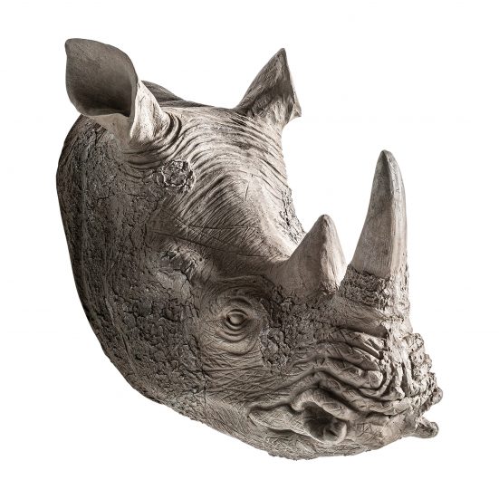 Busto rinoceronte, en color gris envejecido, de estilo nórdico. Fabricado en resina.