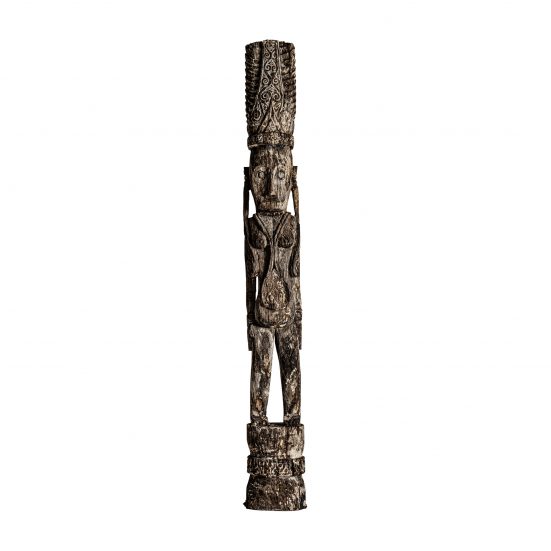Escultura pie, en color natural envejecido, de estilo étnico. Fabricado en madera tropical.