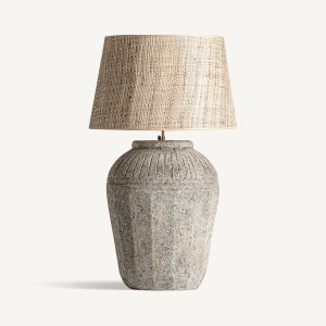 Lámpara de sobremesa Sauve de estilo vintage, fabricado en cerámica en color gris con acabado envejecido, combinado con yute en color marrón.