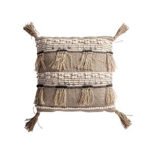 Cojín Mayla de estilo vintage, fabricado en yute en color blanco con acabado bordado, combinado con algodón en color natural.