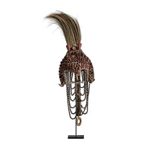 Figura decorativa de estilo étnico, fabricado en fibra natural en color marrón. Producto desmontable.