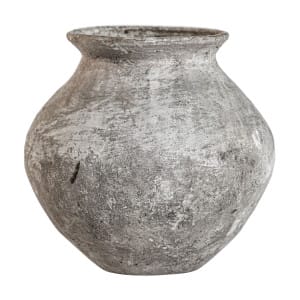 Jarrón krisse, en color gris envejecido, de estilo colonial. Fabricado en terracota.