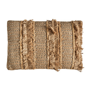 Cojín rectangular elgin de estilo vintage, fabricado en yute en color beige con acabado killim. Producto desenfundable.