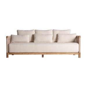 Sofá trena de estilo boho, fabricado en madera de teka reciclada en color marrón con acabado natural, combinado con polipropileno reciclado en color beige y espuma. Producto desmontable, desenfundable.