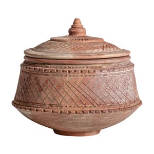 Tibor de estilo clásico, fabricado en terracota en color marrón claro.