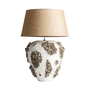 Lámpara de sobremesa thora de estilo nórdico, fabricado en terracota en color blanco, combinado con yute en color beige. Compatible con: 25567,34935.