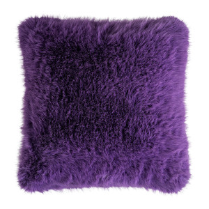 Cojín tropez de estilo contemporáneo, fabricado en poliéster en color morado. Relleno de fibra y pluma de pato. Producto desenfundable.
