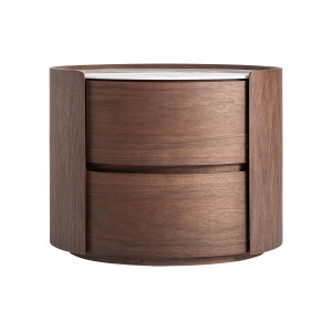 Mesita de noche Stuetta de estilo contemporáneo, fabricado en madera contrachapada en color marrón claro, combinado con chapa de roble en color marrón y piedra sinterizada en color blanco.