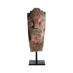Figura decorativa de estilo étnico, fabricado en madera en color tonos en marrón con acabado envejecido, combinado con hierro en color negro.