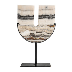 Figura decorativa Saya de estilo nórdico, fabricado en mármol en color tonos neutros, combinado con hierro en color negro. Producto desmontable.