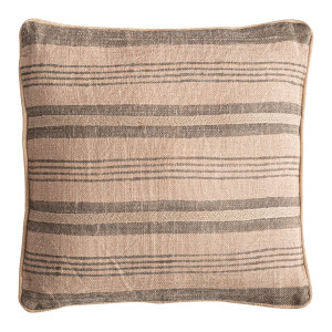 Cojín Calisto de estilo clásico, fabricado en yute en color beige, combinado con fibra natural en color verde.