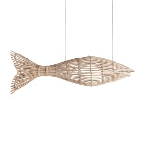 Lámpara de colgar Fish de estilo boho, fabricado en ratán en color marrón.
