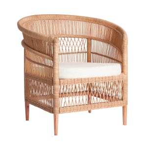 Sillón Elna de estilo contemporáneo, fabricado en ratán en color marrón, combinado con algodón y espuma. Producto desenfundable.
