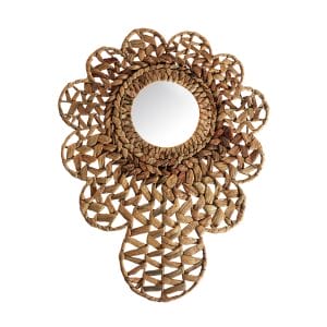 Espejo irregular blair de estilo boho, fabricado en paja en color marrón, combinado con espejo y hierro.