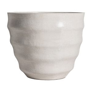 Ánfora vasto, en color blanco, de estilo contemporáneo. Fabricado en terrazo.