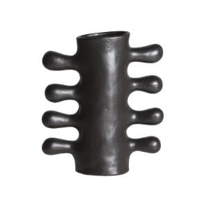 Jarrón irregular glessy de estilo contemporáneo, fabricado en cerámica en color negro.