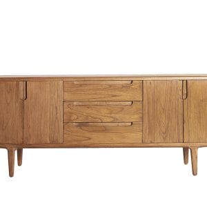Aparador rectangular slough de estilo nórdico, fabricado en madera mindi en color marrón. Producto desmontable.