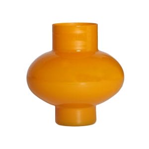 Jarrón Atif de estilo contemporáneo, fabricado en vidrio en color ambar con acabado lacado.