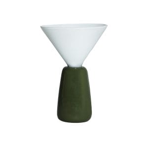 Lámpara de sobremesa Montalcino de estilo moderno, fabricado en hierro en color verde, combinado con vidrio en color blanco. Producto desmontable.