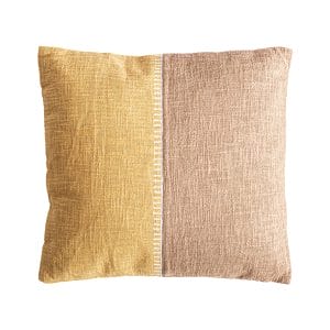 Cojín Mireia de estilo clásico, fabricado en algodón en color amarillo, combinado con poliéster en color beige. Producto desenfundable.