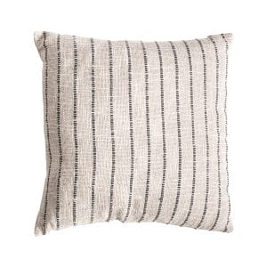 Cojín Saleha de estilo clásico, fabricado en algodón en color blanco roto, combinado con poliéster en color gris. Producto desenfundable.