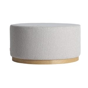 Reposapiés Rurey de estilo contemporáneo, fabricado en poliéster en color gris, combinado con madera de pino en color marrón claro.