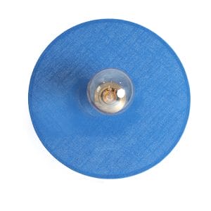 Aplique Vetra de estilo contemporáneo, fabricado en algodón en color azul, combinado con aluminio en color dorado y hierro en color negro.