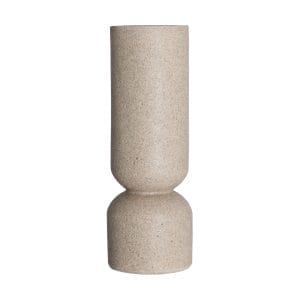 Jarrón Aubra de estilo contemporáneo, fabricado en resina en color beige.