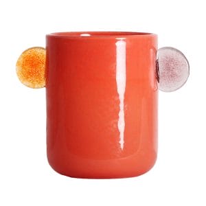 Jarrón Yara de estilo contemporáneo, fabricado en vidrio en color naranja.