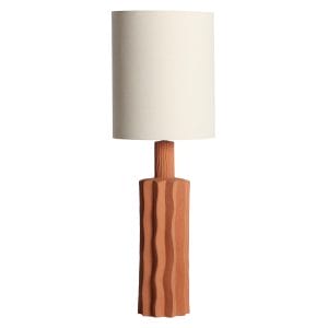 Lámpara de sobremesa Nilo de estilo contemporáneo, fabricado en cerámica en color terracota, combinado con poliéster en color blanco roto. Producto desmontable.