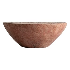 Mesa de centro Nashae de estilo contemporáneo, fabricado en cemento en color terracota con acabado envejecido.
