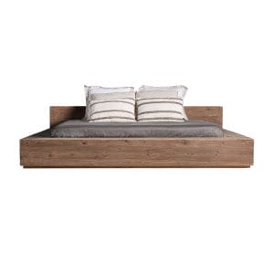 Cama Truel de estilo clásico, fabricado en madera de pino reciclado en color marrón claro.