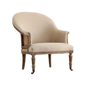 Sillón Ault de estilo clásico, fabricado en madera de fresno en color arena con acabado envejecido, combinado con loneta y yute.
