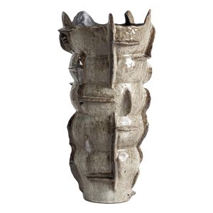 Jarrón Erlea de estilo contemporáneo, fabricado en cerámica en color beige.