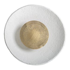 Aplique Aitom de estilo art deco, fabricado en papel maché en color blanco roto, combinado con hierro en color dorado. Producto desmontable.