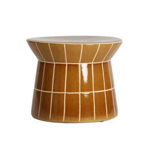 Mesa auxiliar Atticus de estilo contemporáneo, fabricado en cerámica en color ambar con acabado brillo.